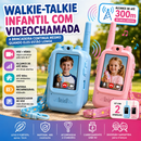 Walkie-talkie infantil com videochamada, tela de 2", bateria recarregável e alcance de até 300 metros em áreas abertas.