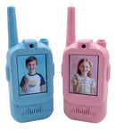 Walkie-talkie infantil com videochamada, tela de 2", bateria recarregável e alcance de até 300 metros em áreas abertas.