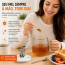 O pote de mel mais fofo da sua cozinha — funcional, delicado e perfeito para deixar sua mesa mais sofisticada.